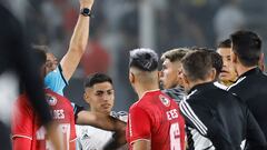 El tenso final que terminó con dos expulsados en el Monumental