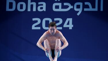 El neozelandés Nathan Brown ejecuta un salto en los Mundiales Acuáticos 2024.