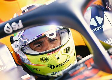 'Checo' Pérez antes de la carrera del Gran Premio de Hungría de Fórmula 1 disputado en el circuito de Hungaroring .