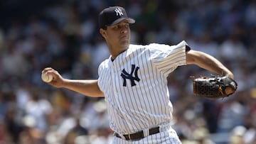 (FILES) In this file photo taken on August 08, 2004 starting pitcher Esteban Loaiza #28 of the Yankees delivers a pitch during the game between the Toronto Blue Jays and the New York Yankees at Yankee Stadium in the Bronx borough of New York City. The Blu