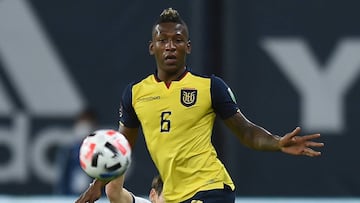 Estupiñán acabó lesionado en su partido con Colombia.