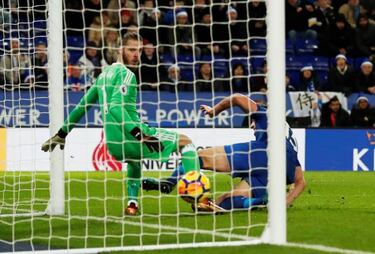 Mourinho rues United’s “childish” mistakes at Leicester