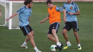 NUEVOS. Michu frente a Alberto Moreno, los nuevos.