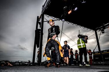 El piloto mexicano tiene una amplia experiencia en monoplazas, con 7 temporadas a sus espaldas en la IndyCar y habiendo participado en diversas ocasiones en tests en Fórmula 1 de la mano del equipo McLaren. Pato combina talento, velocidad y carisma. Otro aspecto a su favor es la experiencia con los motores Chevrolet en Indycar, desarrollados por General Motors, empresa matriz de Cadillac que se encargará de desarrollar también los motores para su nueva división en la Fórmula 1.