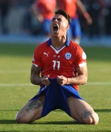 Eduardo Vargas anotó cuatro goles en la Copa, y junto a Paolo Guerrero, compartió el premio como goleador del certamen. Fue uno de los destacados en la obtención del título de Chile.