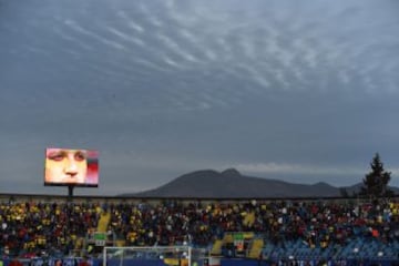 Buen ambiente en el estadio El Teniente de Rancagua en donde se enfrentan Ecuador y México. Comienzan a definirse los clasificados de la Copa América.