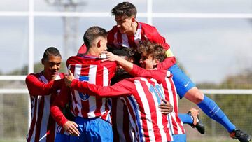 Los jugadores del Atl&eacute;tico celebran un gol. 