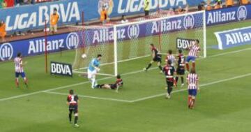 Liga Bbva. Atlético de Madrid - Rayo Vallecano. 5-0. Raúl García remata el quinto gol.