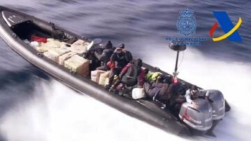 Interceptan una narcolancha con 2.000 kilos de hach¨ªs tras una persecuci¨®n de cinco horas