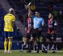 Rodrigo Aguirre se salva de la roja en el América vs Atlas