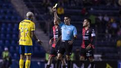 Rodrigo Aguirre se salva de la roja en el América vs Atlas