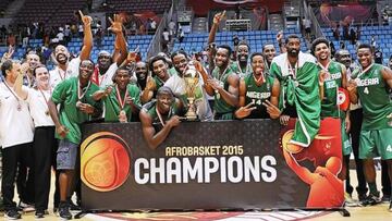 La selecci&oacute;n nigeriana celebra su primer Afrobasket.