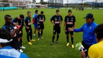 Entreno del equipo blanco previo a su viaje a Brasil.