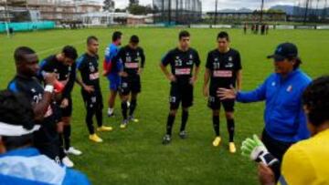 Entreno del equipo blanco previo a su viaje a Brasil. 