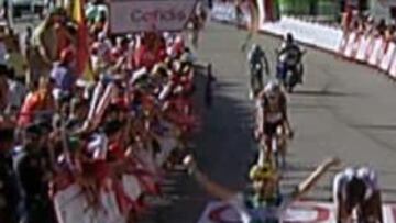 El ciclista de Caja Rural que llegó a la meta en cuarta posición, celebró la victoria, pensándose ganador.