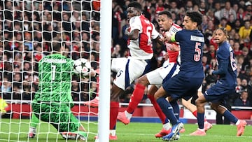 Gianluigi Donnarumma, portero del PSG, fallo en el segundo gol del Arsenal.