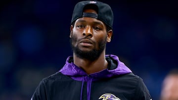 Le’Veon Bell, 30, takes on fellow running back Adrian Peterson in an exhibition boxing match at LA’s Crypto.com Arena at the end of July.
