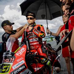 Bautista tiene una hernia discal