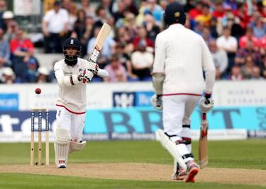 Sri Lanka follow on against England in second test