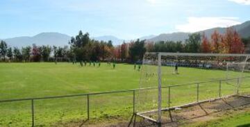 La sede deportiva de San Carlos de Aponquindo está situada al noreste de Santiago de Chile; cuenta con todas las comodidades que necesita una selección de alto nivel como la colombiana. Dentro del complejo también está ubicado el estadio principal de la U. Católica de Chile.