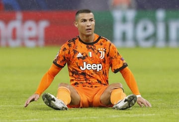 Soccer Football - Champions League - Group G - Ferencvaros v Juventus - Puskas Arena, Budapest, Hungary - November 4, 2020 Juventus’ Cristiano Ronaldo at the end of the match REUTERS/Bernadett Szabo