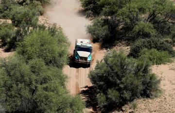 Decimotercera etapa entre San Juan y Córdoba. El piloto  holandés Ton Van Genugten con Iveco. 