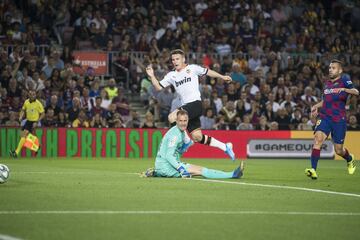 Gameiro acercó al Valencia con el 2-1.