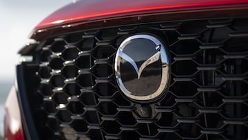 ¿Cuánto dinero ganó Mazda en el año fiscal 2022-2023?