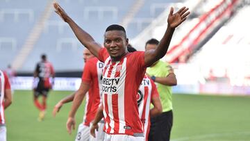 El delantero colombiano Juan Ferney Otero celebrando un gol con Estudiantes de La Plata