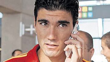 <b>IMPACIENTE. </b>Reyes se mantuvo colgado del teléfono durante todo la tarde de ayer.