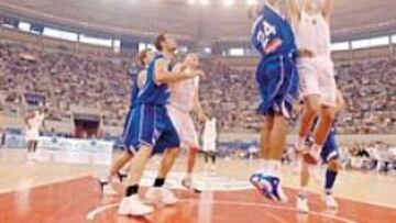 <b>AMBIENTAZO. </b>El Real Madrid de este año empieza a tener grandes llenos también en la cancha propia.