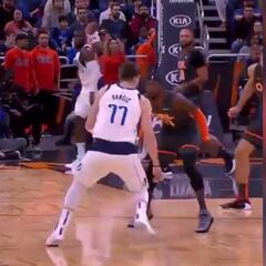 Hace que la NBA parezca el patio de su casa: la acción de Doncic para meter un triple sobrado
