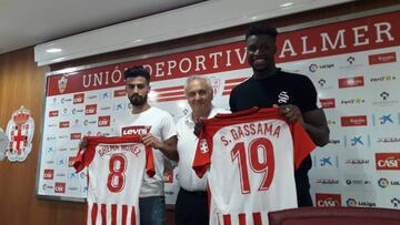 Chema Núñez y Gassama durante sus presentaciones como jugadores del Almería.