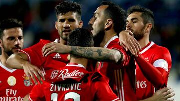 Raúl Jiménez colabora en victoria del Benfica en Copa