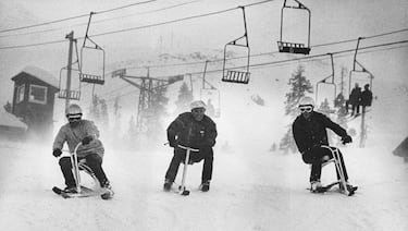 El skibobbing es un deporte de invierno que consiste en descender pendientes nevadas utilizando un "skibob" (o skibike), un vehículo híbrido similar a una bicicleta sin ruedas, equipado con manillar, asiento y esquís (uno trasero y otro delantero).