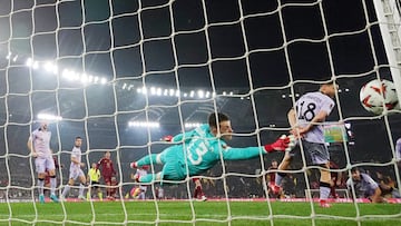 Soccer Football - Europa League - Round of 16 - First Leg - AS Roma v Athletic Bilbao - Stadion Olimpico, Rome, Italy - March 6, 2025 AS Roma's Angelino scores their first goal past Athletic Bilbao's Julen Agirrezabala REUTERS/Alberto Lingria
