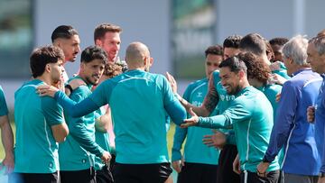 Amrabat y Abde, antes del pasillo.