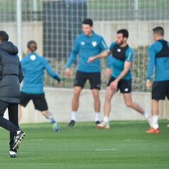 Marcelino se lleva a Donostia a todos los disponibles