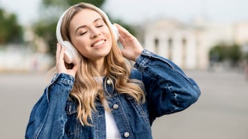 Si escuchas la misma canción una y otra vez, la psicología dice que probablemente tienes estos 4 rasgos comunes