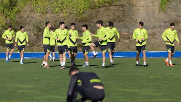 GRAFCAV9850. SAN SEBASTIÁN (ESPAÑA), 23/10/2024.- Los jugadores de la Real Sociedad durante el entrenamiento celebrado este miércoles en Zubieta previo al partido de Liga Europea contra el Macabbi de Tel Aviv. EFE/Juan Herrero