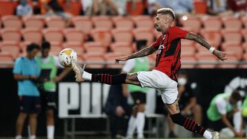 Samu Castillejo en un partido con el Milán.