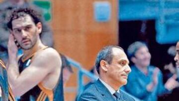 <b>UN BACHE. </b>Vidal, Garbajosa, Messina y Bullock, cariacontecidos.