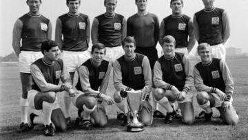 Apodados ‘La Academia del Fútbol’, en los años sesenta vivieron una de las etapas más gloriosas del club comandados por Bobby Moore y entrenados por Ron Greenwood. Tras ganar la Copa de Inglaterra en 1964, levantaron su primer título europeo al año siguiente. El camino a Wembley estuvo marcado por los duelos frente a Gent, Sparta de Praga, Lausana-Sport y Real Zaragoza. En la final se impusieron por dos goles a cero al 1860 Múnich. Doblete de Alan Sealey en la segunda parte. Regresaría dos años más tarde a una final de Recopa pero perdería contra el Anderlecht belga. 