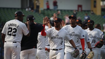 Taichung (Taiwan), 08/03/2023.- Players of the Netherlands celebrate after the 2023 World Baseball Classic game between Cuba and the Netherlands at Taichung Intercontinental Baseball Stadium in Taichung, Taiwan, 08 March 2023. (Países Bajos; Holanda) EFE/EPA/RITCHIE B. TONGO
