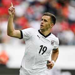 Baumgartner, a un gol de un récord de Hansi Krankl