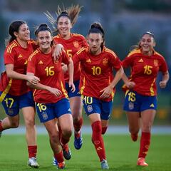 La Rojita tumba a Dinamarca para ser líder de grupo