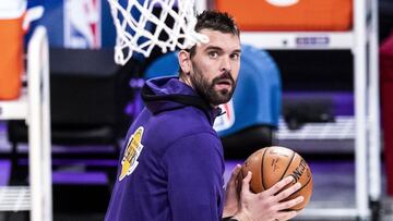 Los Angeles (United States), 16/01/2021.- Los Angeles Lakers center Marc Gasol warms up before the first quarter of the match between the New Orleans Pelicans and the Los Angeles Lakers at the Staples Center in Los Angeles, California, USA, 15 January 2021. (Baloncesto, Estados Unidos, Nueva Orle&aacute;ns) EFE/EPA/ETIENNE LAURENT SHUTTERSTOCK OUT