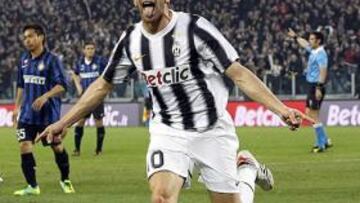 La Juve gana al Inter y sigue el ritmo del Milán