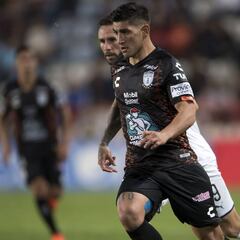 Víctor Guzmán llegaría a Chivas por José Juan Macías