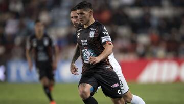 Víctor Guzmán llegaría a Chivas por José Juan Macías